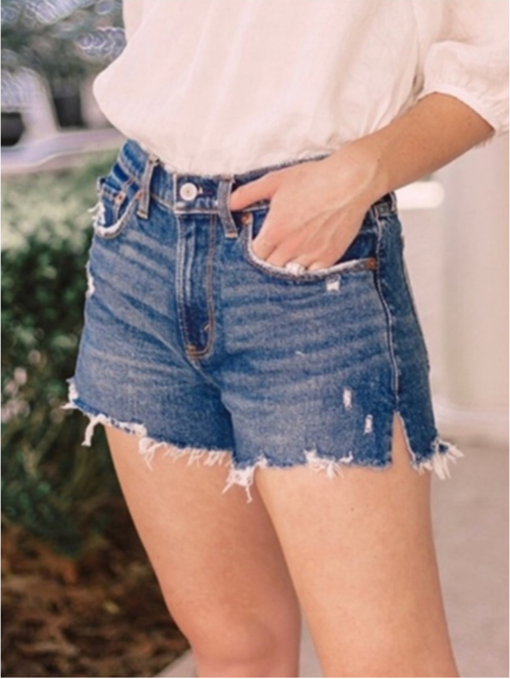 Abercrombie & Fitch 30 High Rise Mom Shorts Curve Love Medium Wash Distressed 10